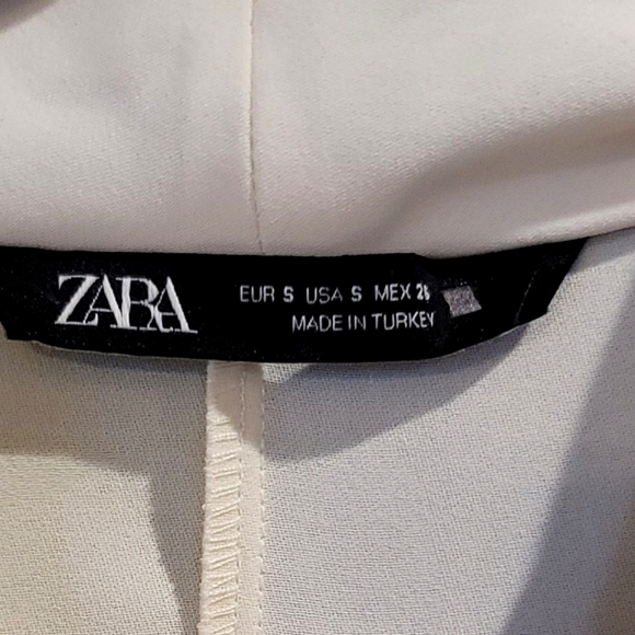 ZARA , IVORY, WRAP AROUND SLEEVELESS, BUCKLE TOP, SIZE SMALL NWOT - Picture 2 of 9